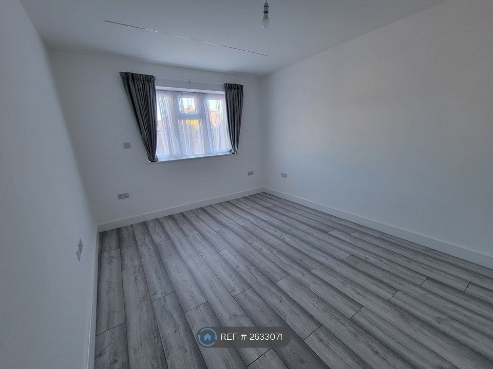 Property photo 2 of 7 Bedroom 2