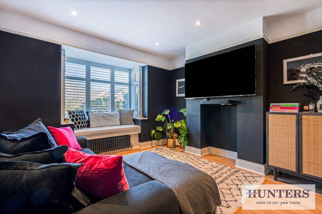 Property photo 3 of 25 Living Room