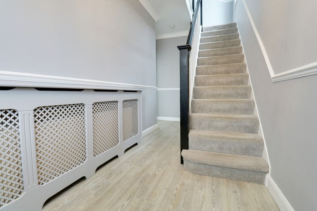 Property photo 2 of 22 4628451