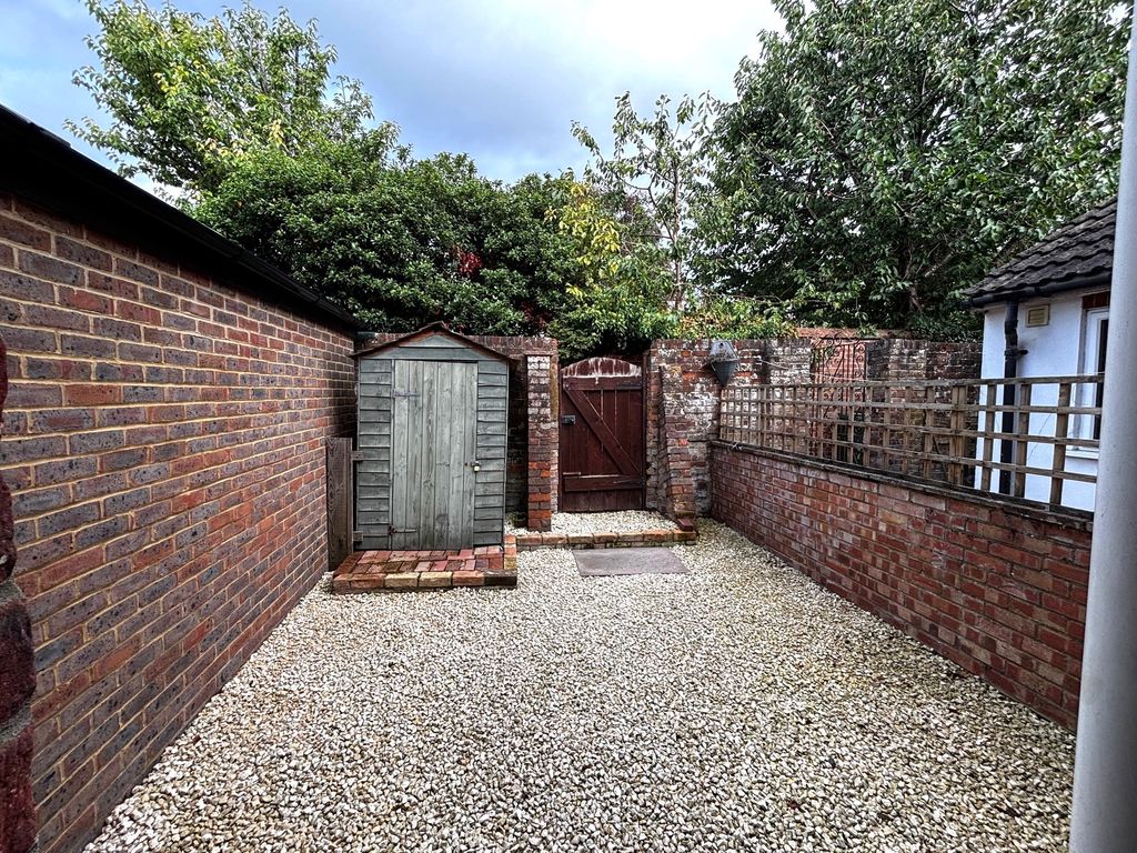 Property photo 3 of 12 Garden