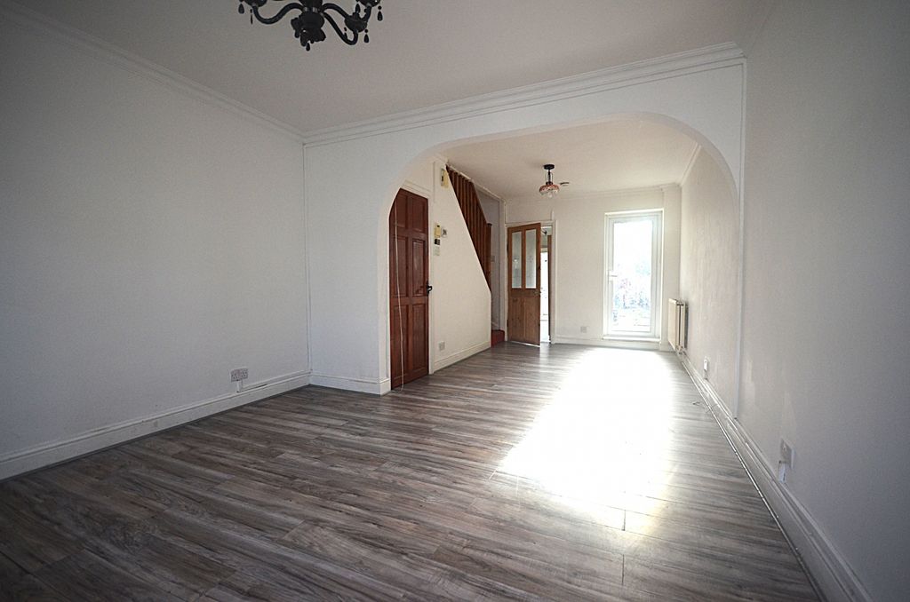 Property photo 3 of 9 Gallery