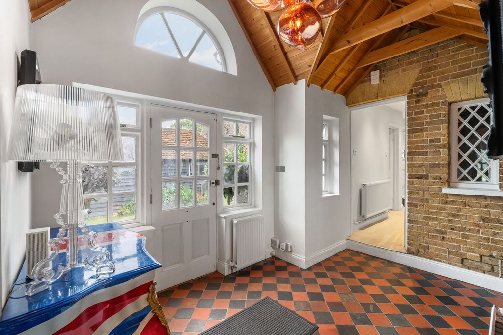 Property photo 2 of 27