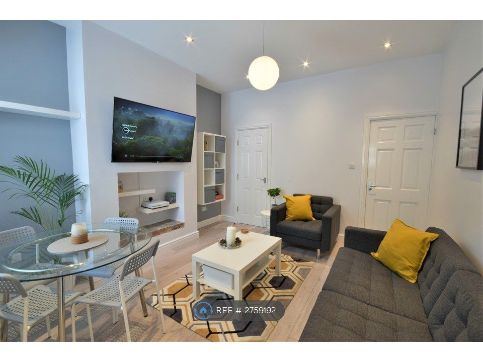 Property photo 1 of 12 Lounge