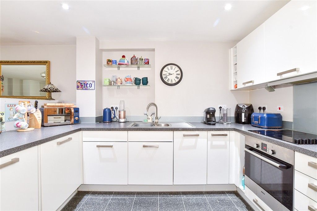 Property photo 2 of 10 Kitchen/Lounge/Diner