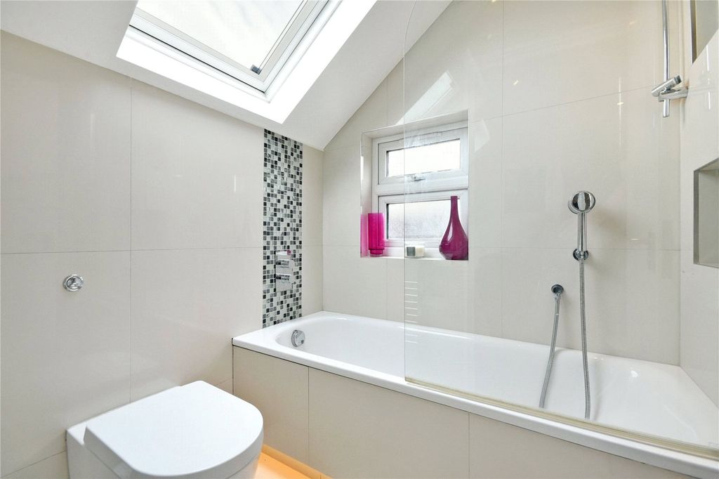 Property photo 3 of 8 Picture No. 04