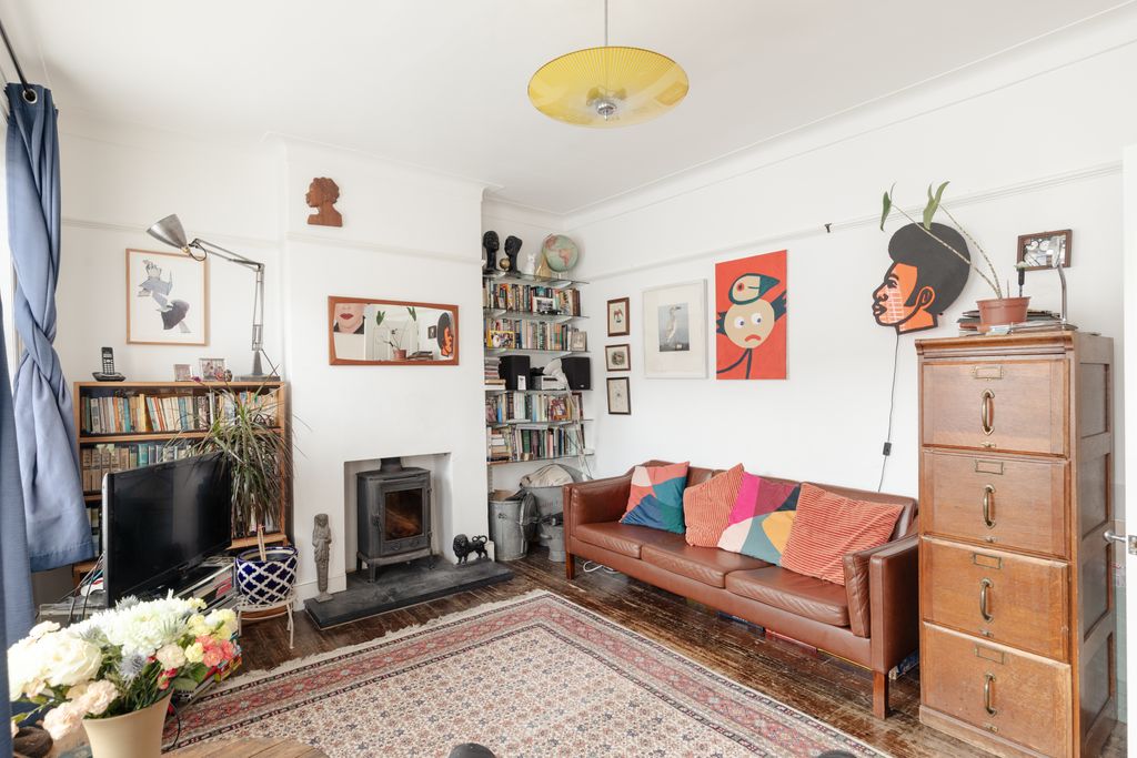 Property photo 3 of 18 Ivanhoe Rd 2