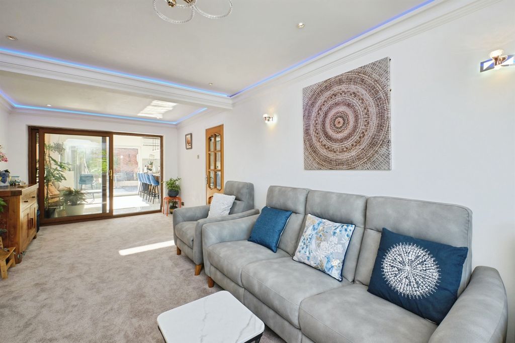 Property photo 3 of 77