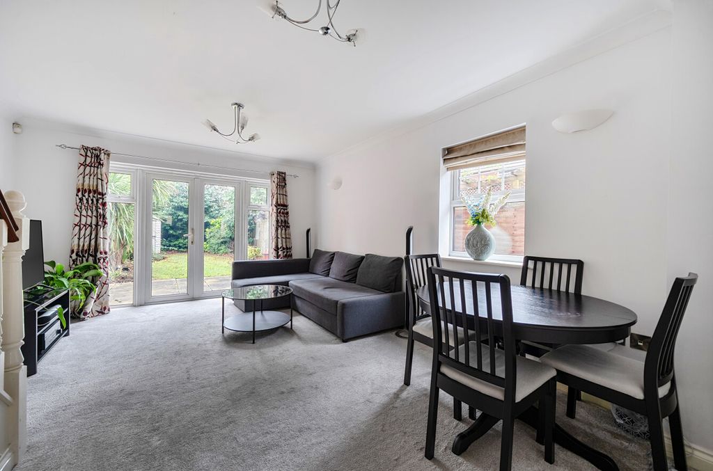 Property photo 2 of 15 1387132-20-69429c...