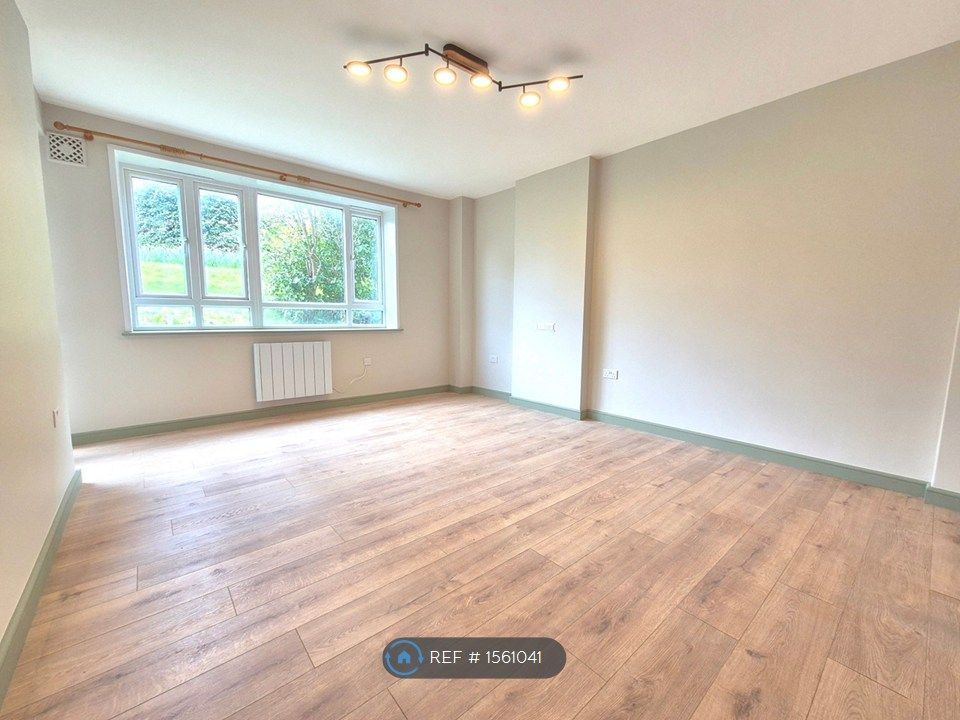 Property photo 3 of 21 Living Room