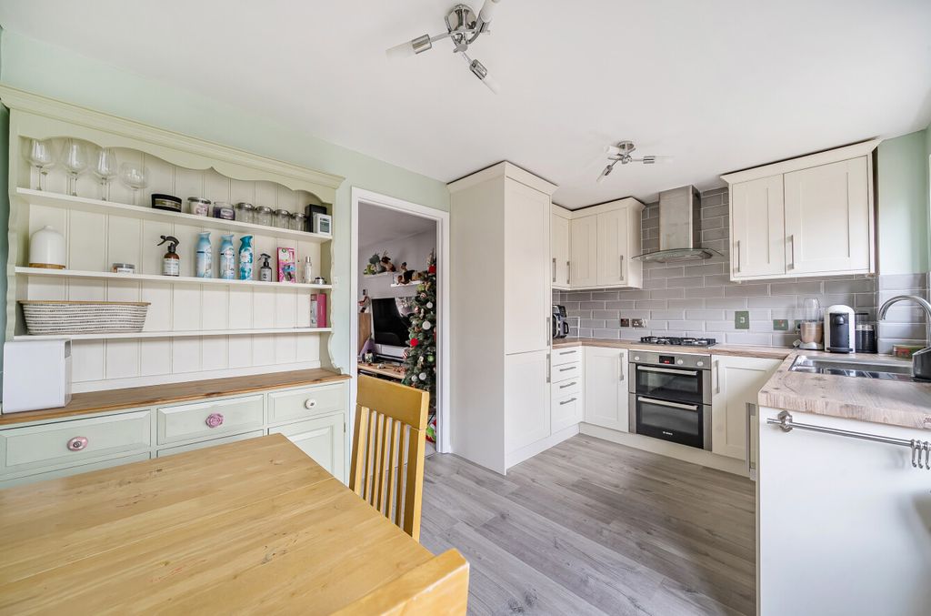 Property photo 2 of 17 1389302-7-6940278...