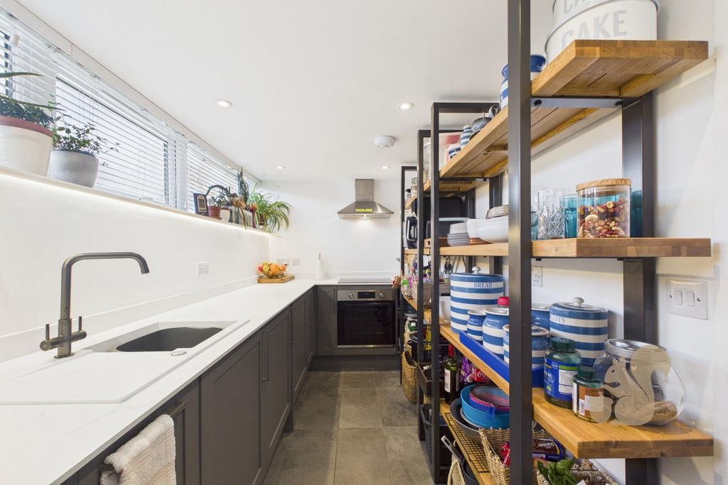 Property photo 2 of 19 Cam01659G0-Pr0650-Still003.Jpg