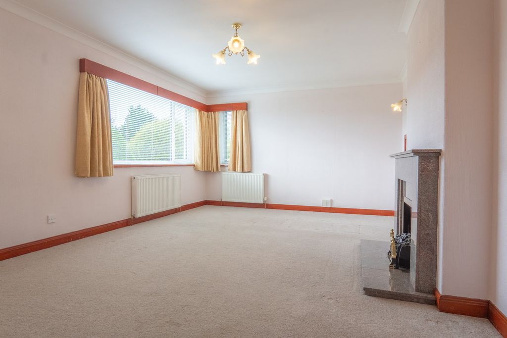 Property photo 2 of 27