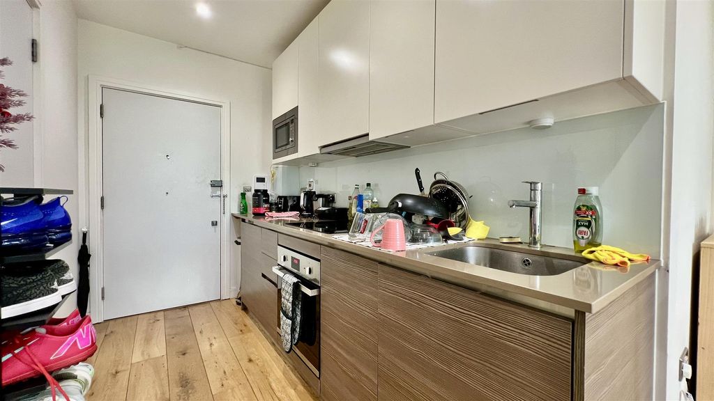 Property photo 2 of 6 Kitchen