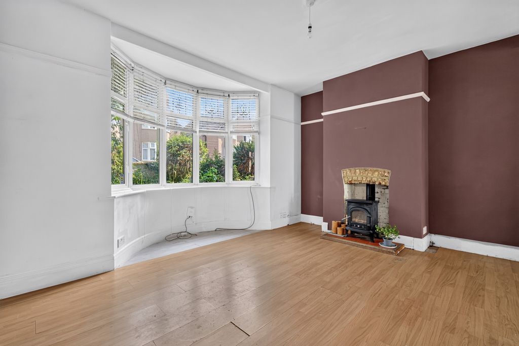 Property photo 2 of 30