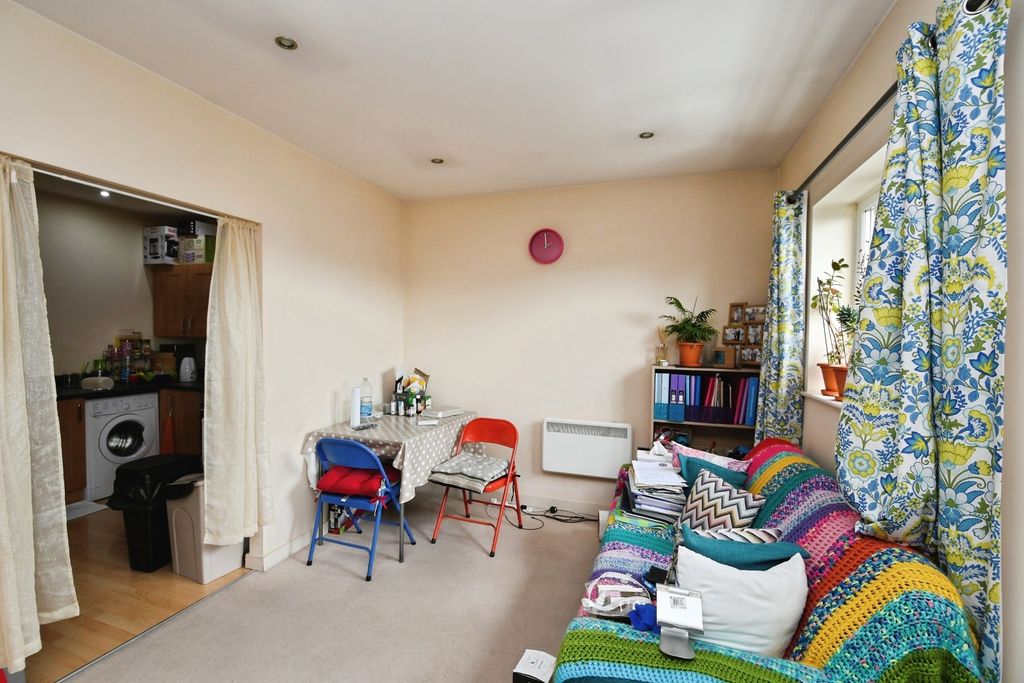 Property photo 3 of 11 Pbox-Img.Jpg