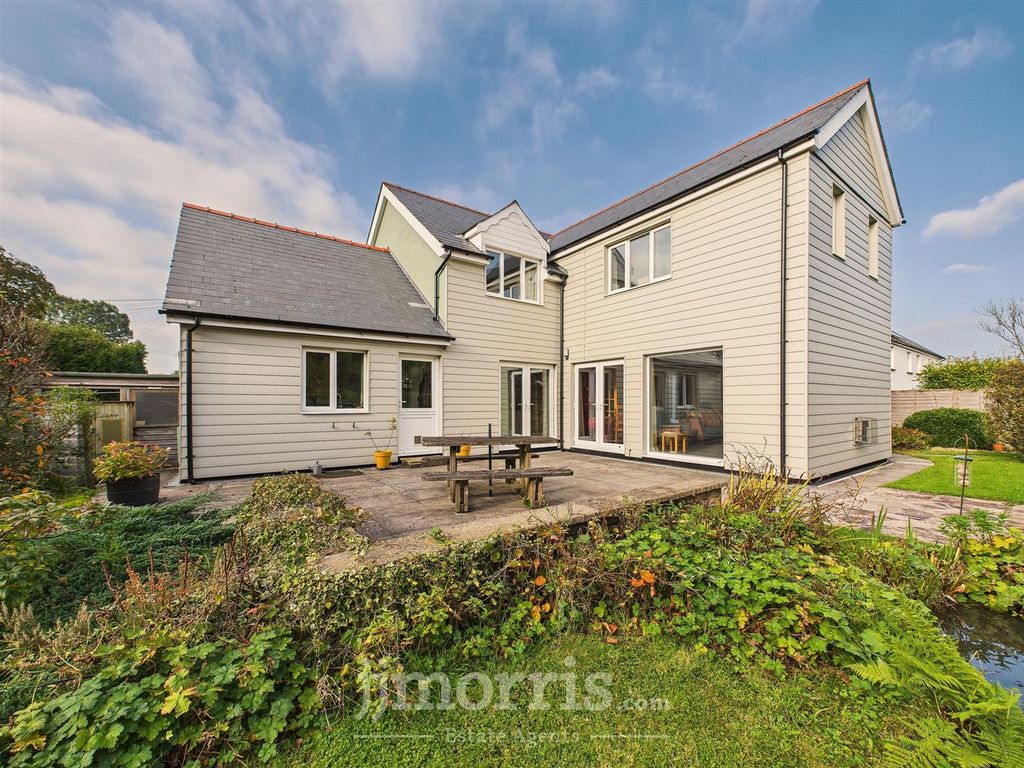 Property photo 2 of 41