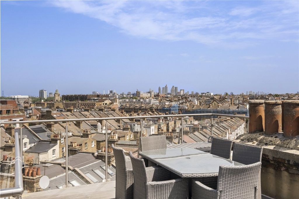 Property photo 2 of 14 Roof Terrace