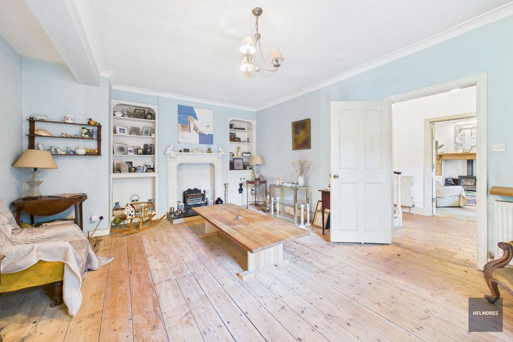 Property photo 2 of 48