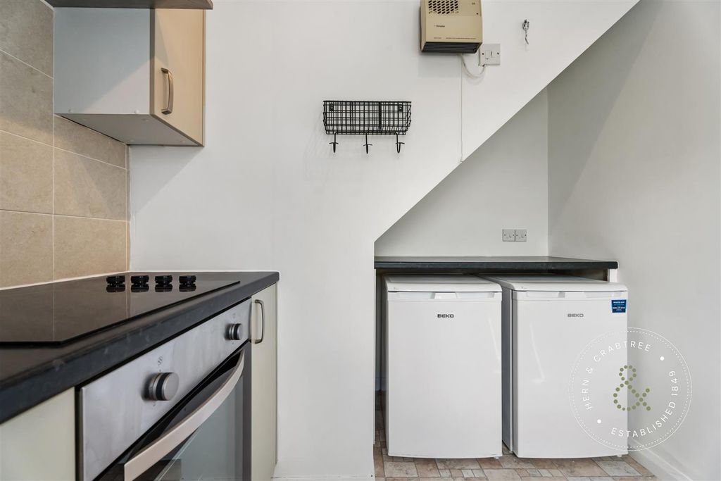 Property photo 3 of 16 Cg Clean-12.Jpg