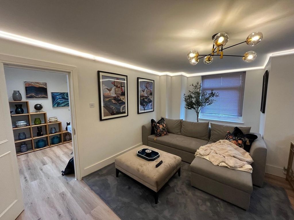 Property photo 3 of 11 Living Room