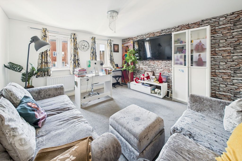 Property photo 3 of 19