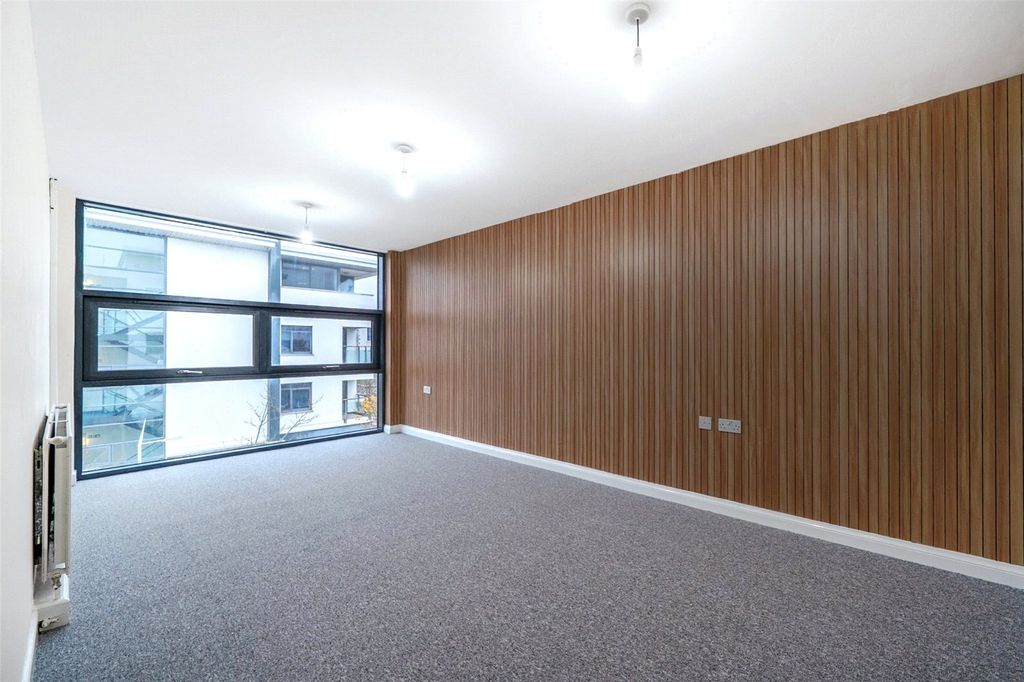 Property photo 3 of 8 Picture No. 21