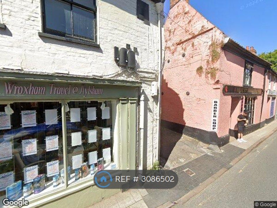 Property photo 3 of 17 Red Lion Street Entrance
