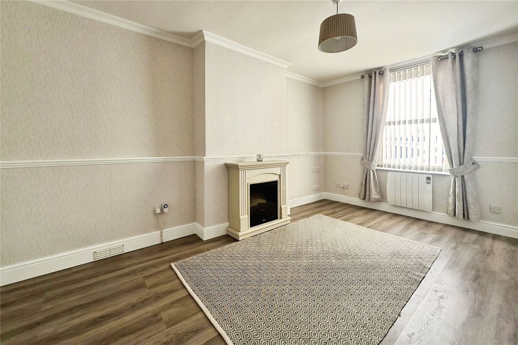 Property photo 3 of 10 Living Room