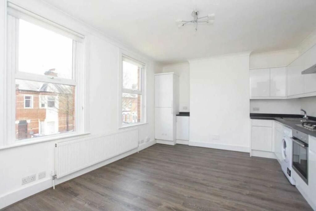 Property photo 1 of 8 2 Bedroom Flat For Rent