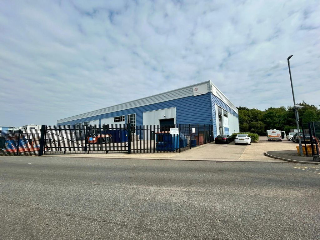 Property photo 1 of 6 5&amp;6 Heathrow South Cargo Centre, Girling Way