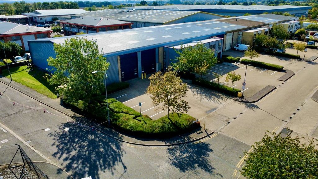Property photo 1 of 7 Unit 22 Plover Close Newport Pagnell Warehouse To Let