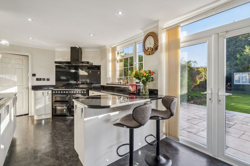 Property photo 2 of 21