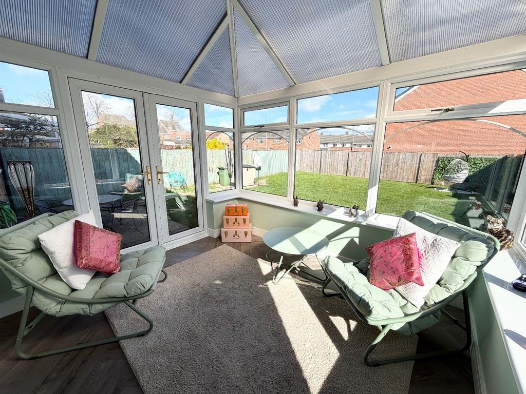 Property photo 2 of 23 Conservatory