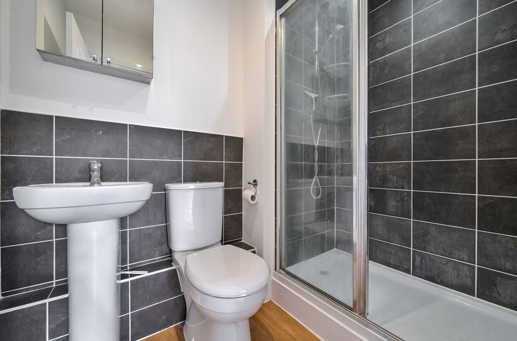 Property photo 3 of 13 1511119-21-6A86d5...