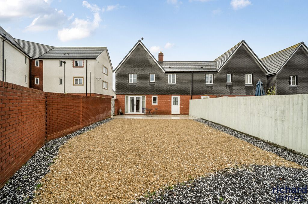 Property photo 2 of 13 24595ce493934089882174Df34Cf6119