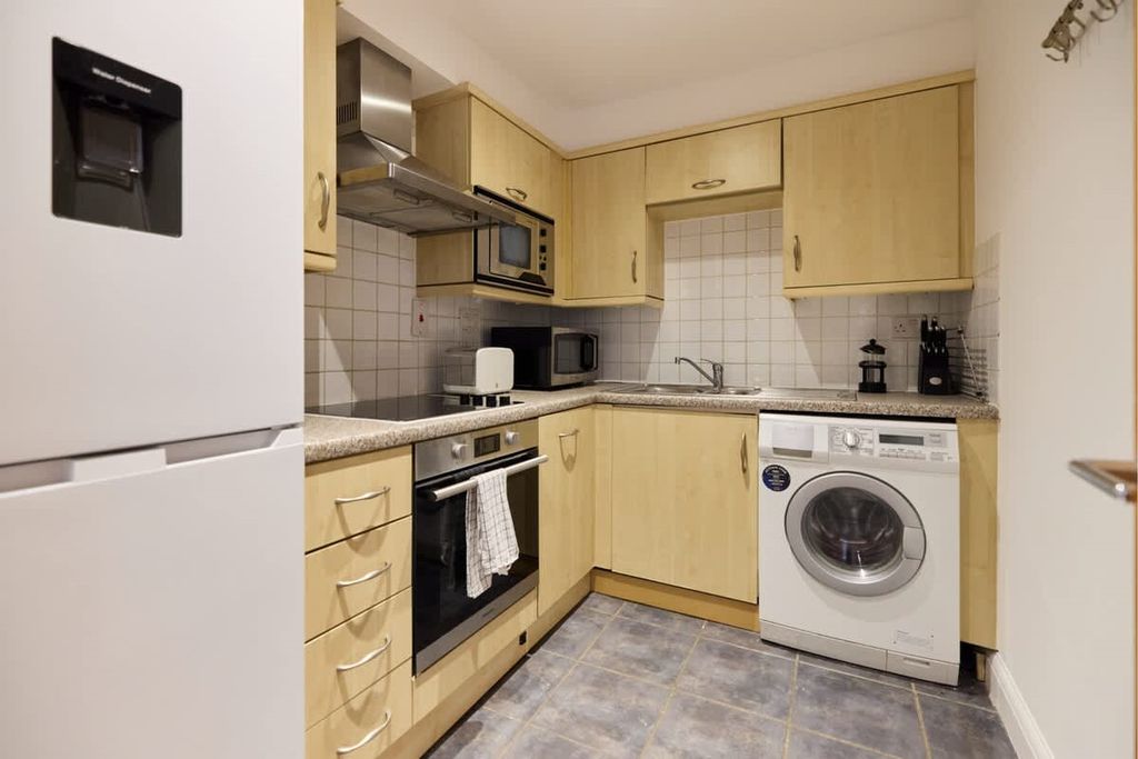 Property photo 3 of 12 Bd6905B3-c39E-48-...