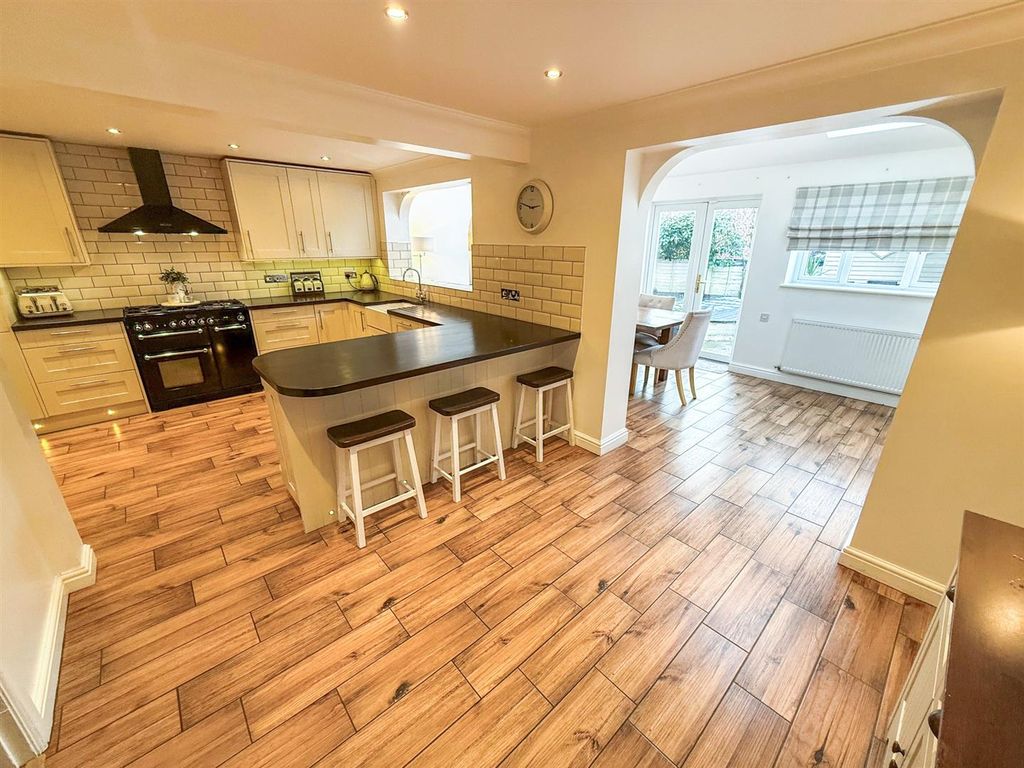 Property photo 3 of 29 Kitchen/ Breakfast Room