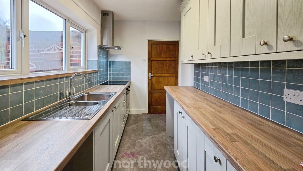 Property photo 2 of 25