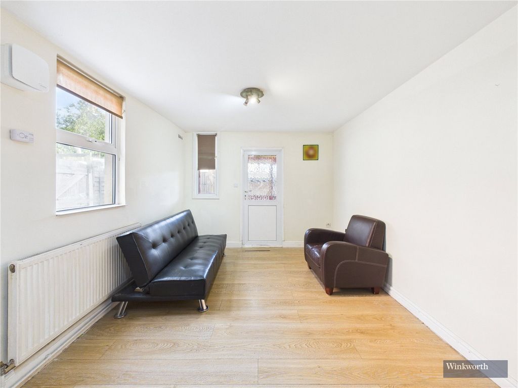 Property photo 2 of 11 Picture No. 18