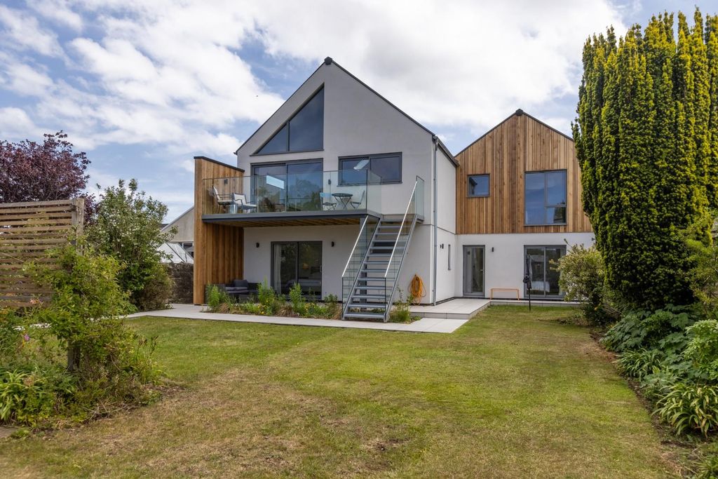 Property photo 2 of 49 47 The Avenue, Bs21-58.Jpg
