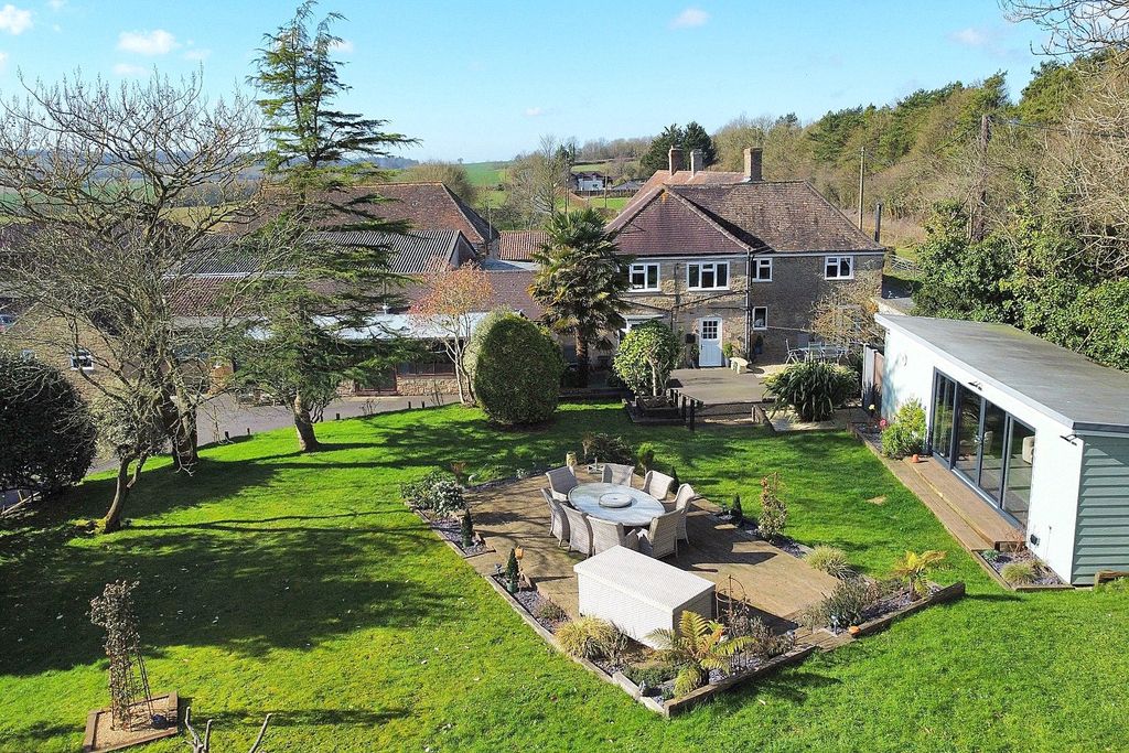 Property photo 1 of 30 Picture No. 05