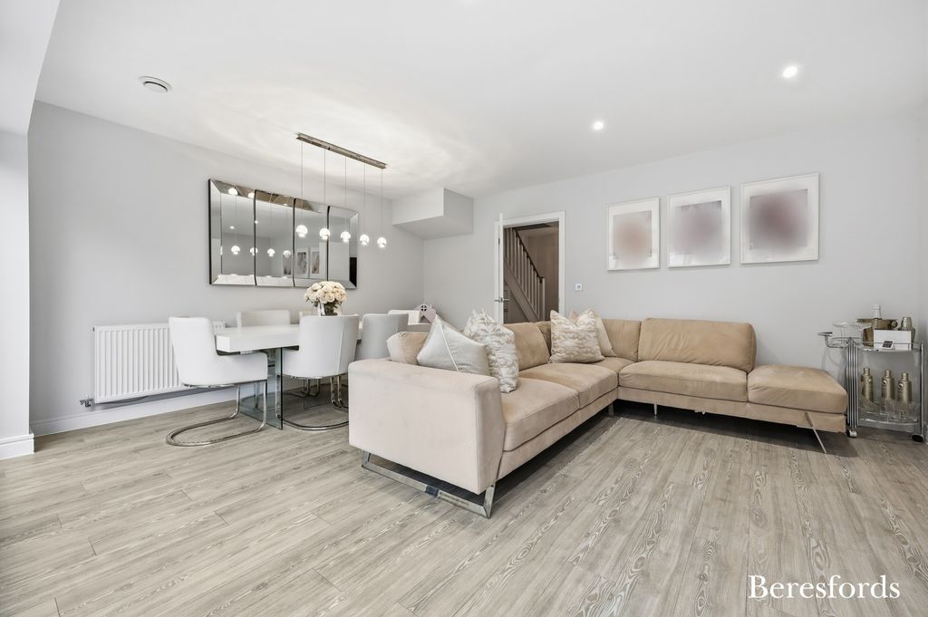 Property photo 2 of 26 Picture No. 23