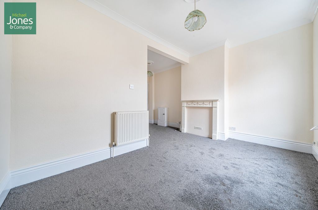 Property photo 3 of 12 Studio