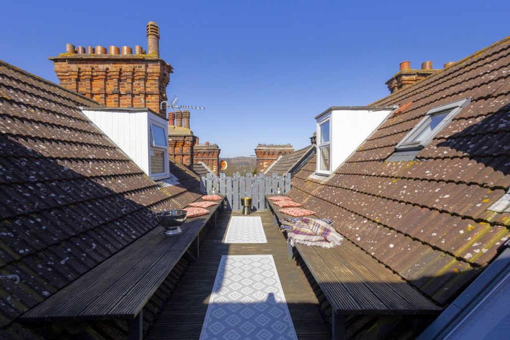 Property photo 3 of 22 Roof Terrace
