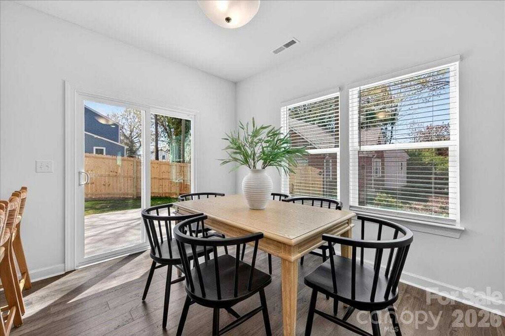 Property photo 3 of 8 <Alttext/>