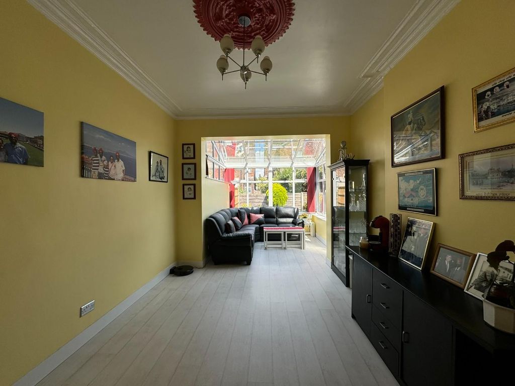 Property photo 3 of 27