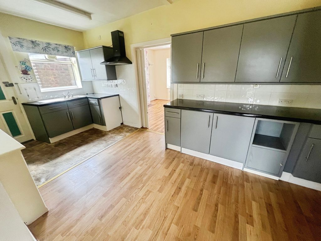 Property photo 3 of 13 Kitchen