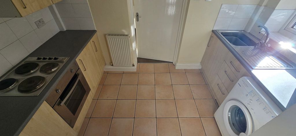 Property photo 3 of 28