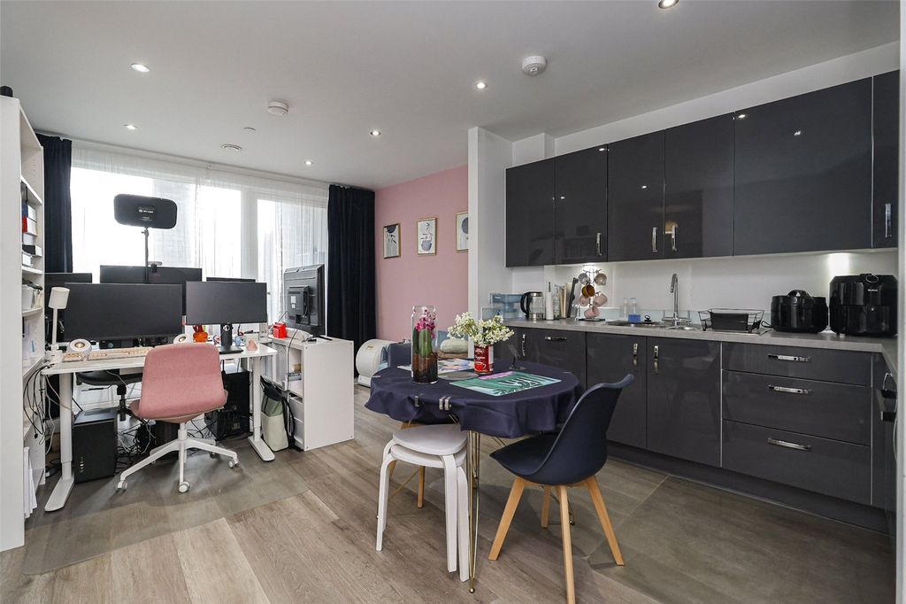 Property photo 3 of 19 Picture No. 06