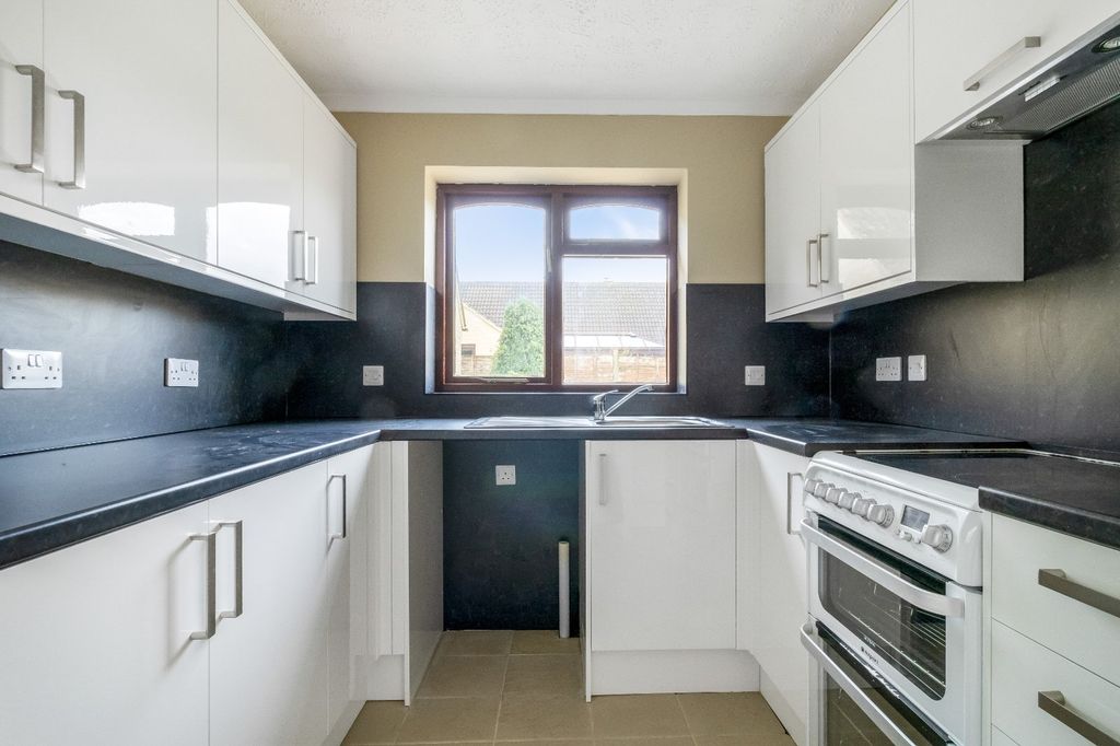 Property photo 3 of 12 Brand New Kitchen